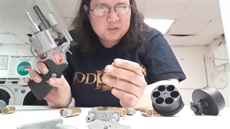 Mega revolver ( big gun) Review and tests .